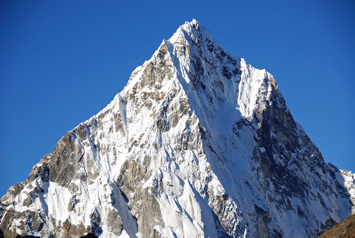 26 Cholatse Close Up Early Morning From Lobuche